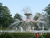 famous fountain in forsythe park